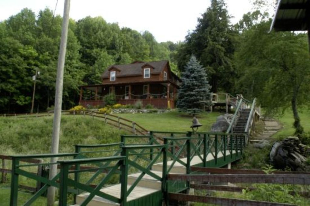 Mountain Harbour Hostel, Roan Mountain, TN Tony's Hiking Adventure